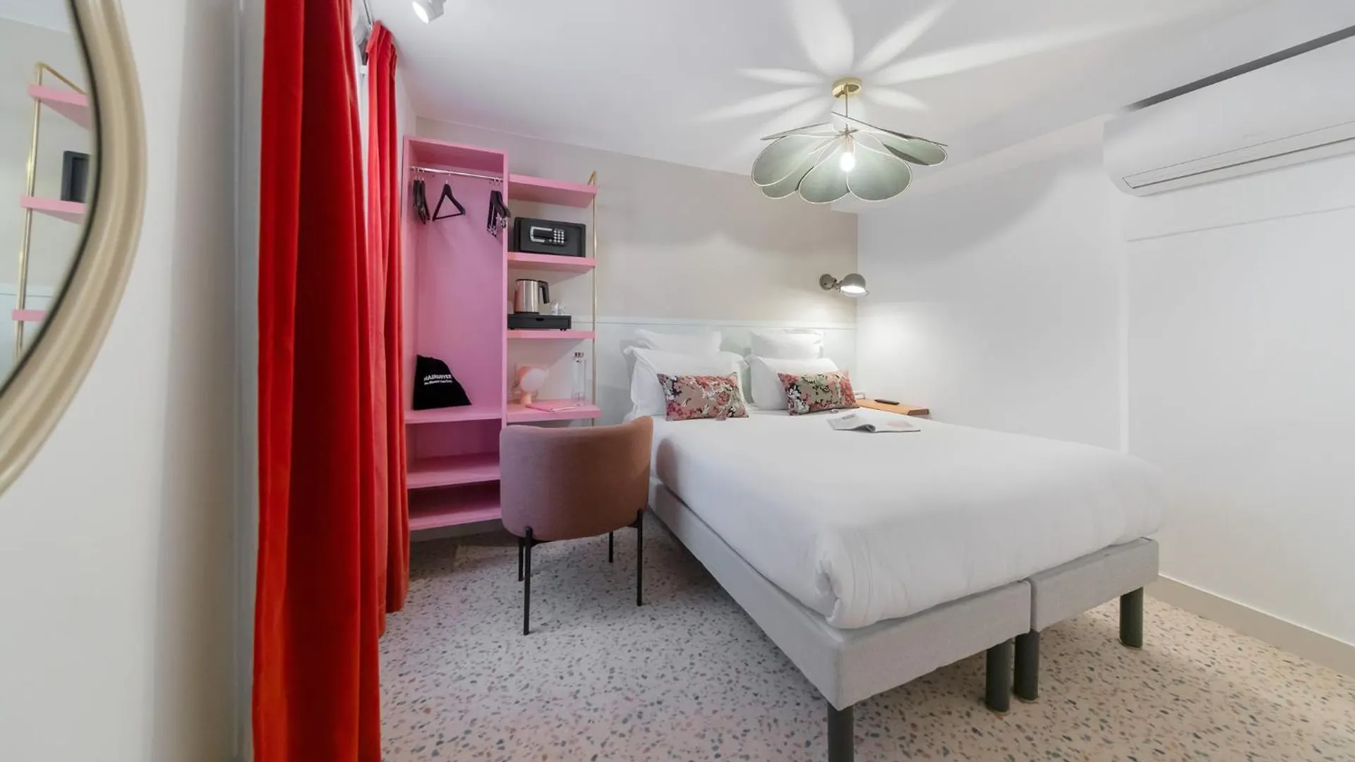 Hotel Trendy Canettes