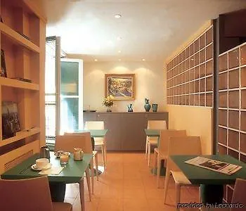 Trendy Canettes Hotel Parigi