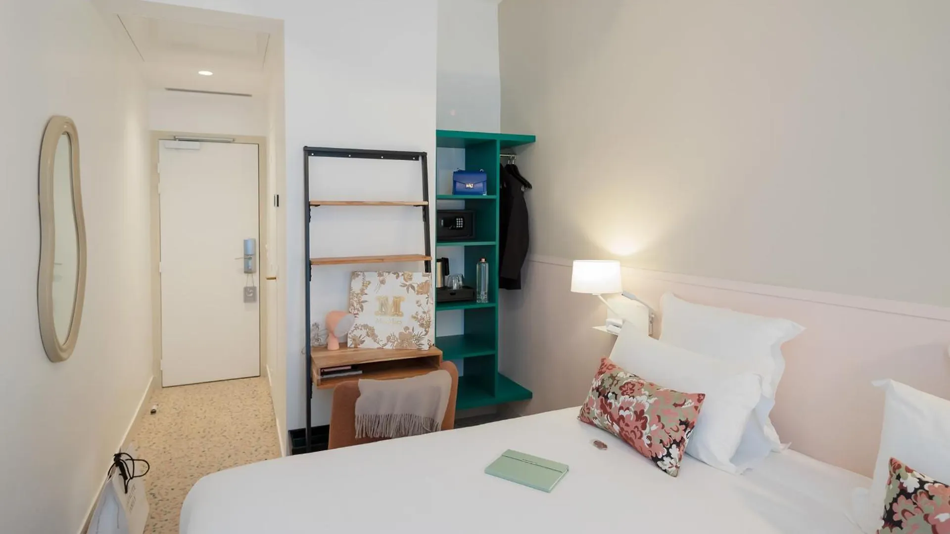 Trendy Canettes Hotel